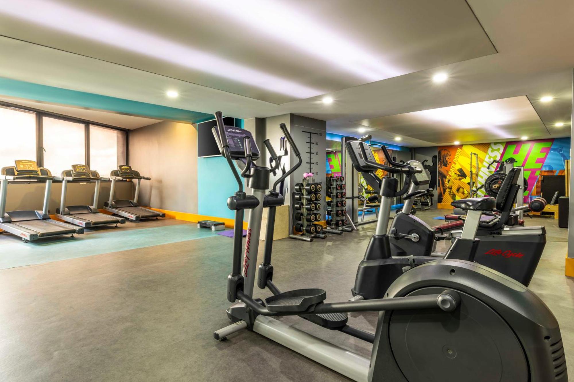 Ramada Plaza By Wyndham Istanbul Tekstilkent Hotel Екстериор снимка