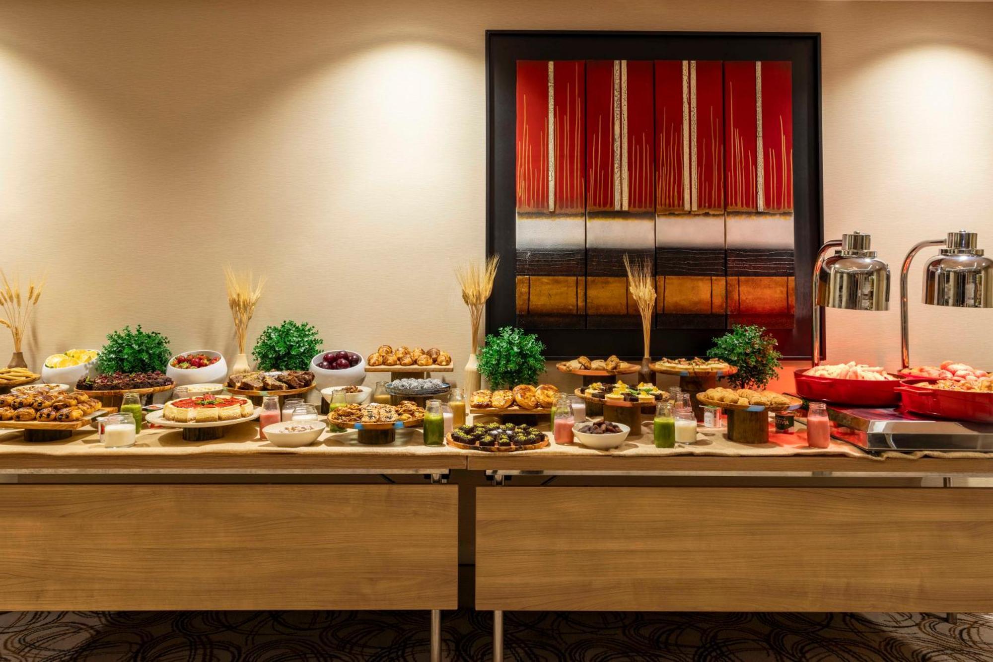 Ramada Plaza By Wyndham Istanbul Tekstilkent Hotel Екстериор снимка