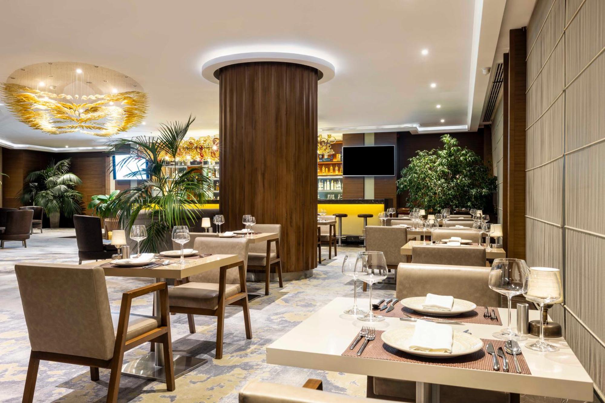 Ramada Plaza By Wyndham Istanbul Tekstilkent Hotel Екстериор снимка