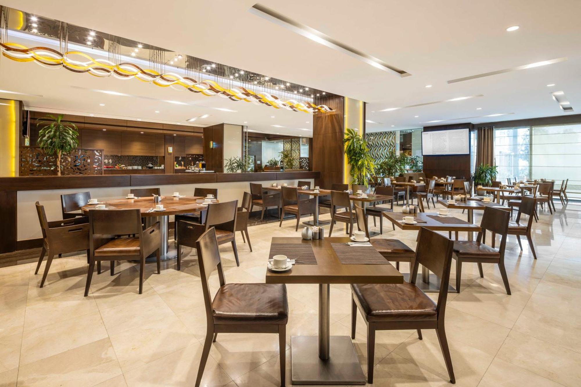 Ramada Plaza By Wyndham Istanbul Tekstilkent Hotel Екстериор снимка