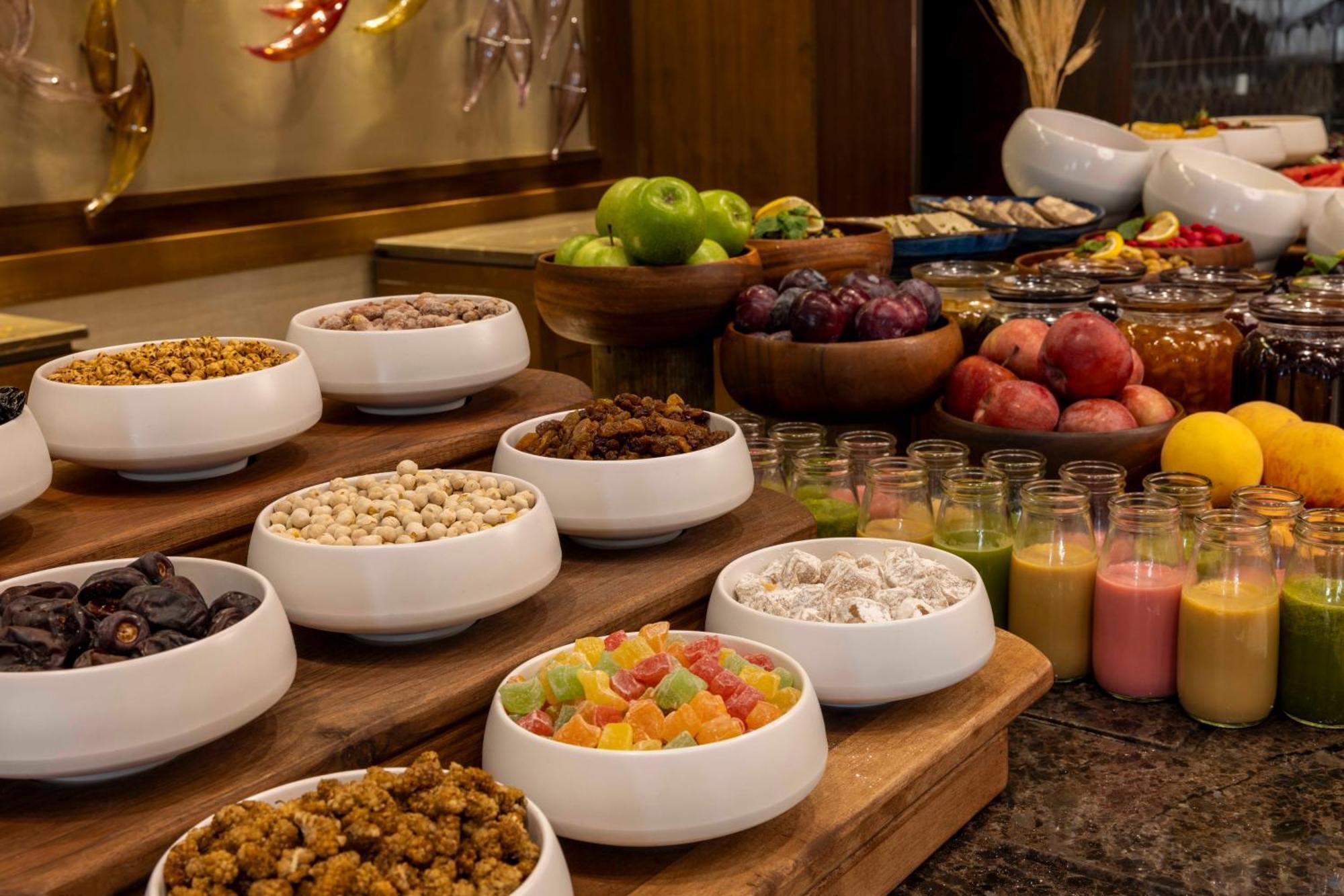 Ramada Plaza By Wyndham Istanbul Tekstilkent Hotel Екстериор снимка
