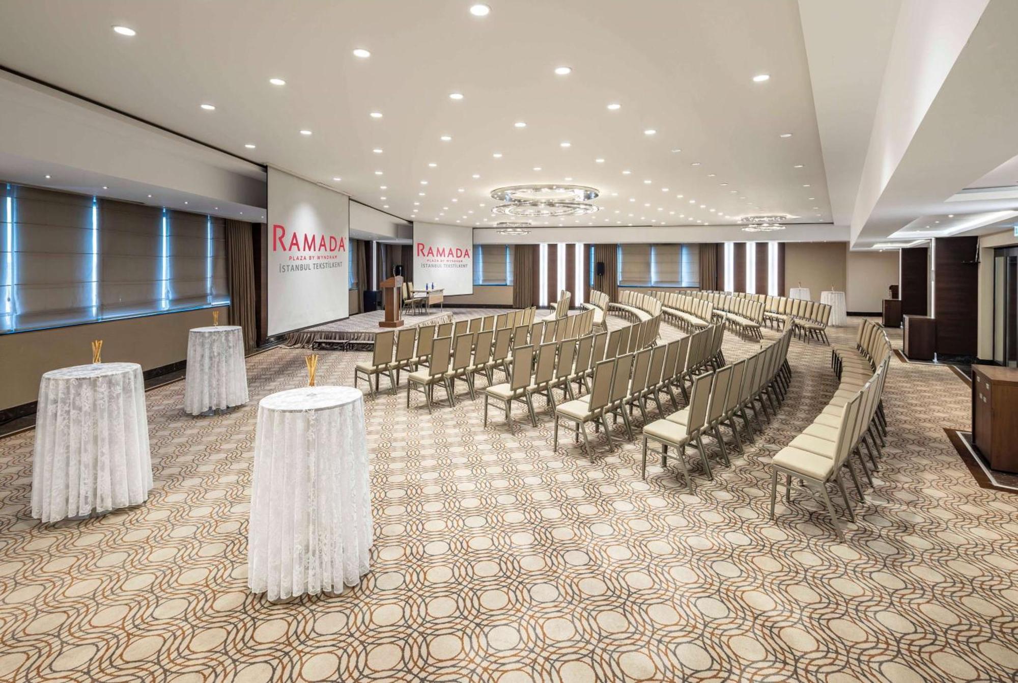 Ramada Plaza By Wyndham Istanbul Tekstilkent Hotel Екстериор снимка