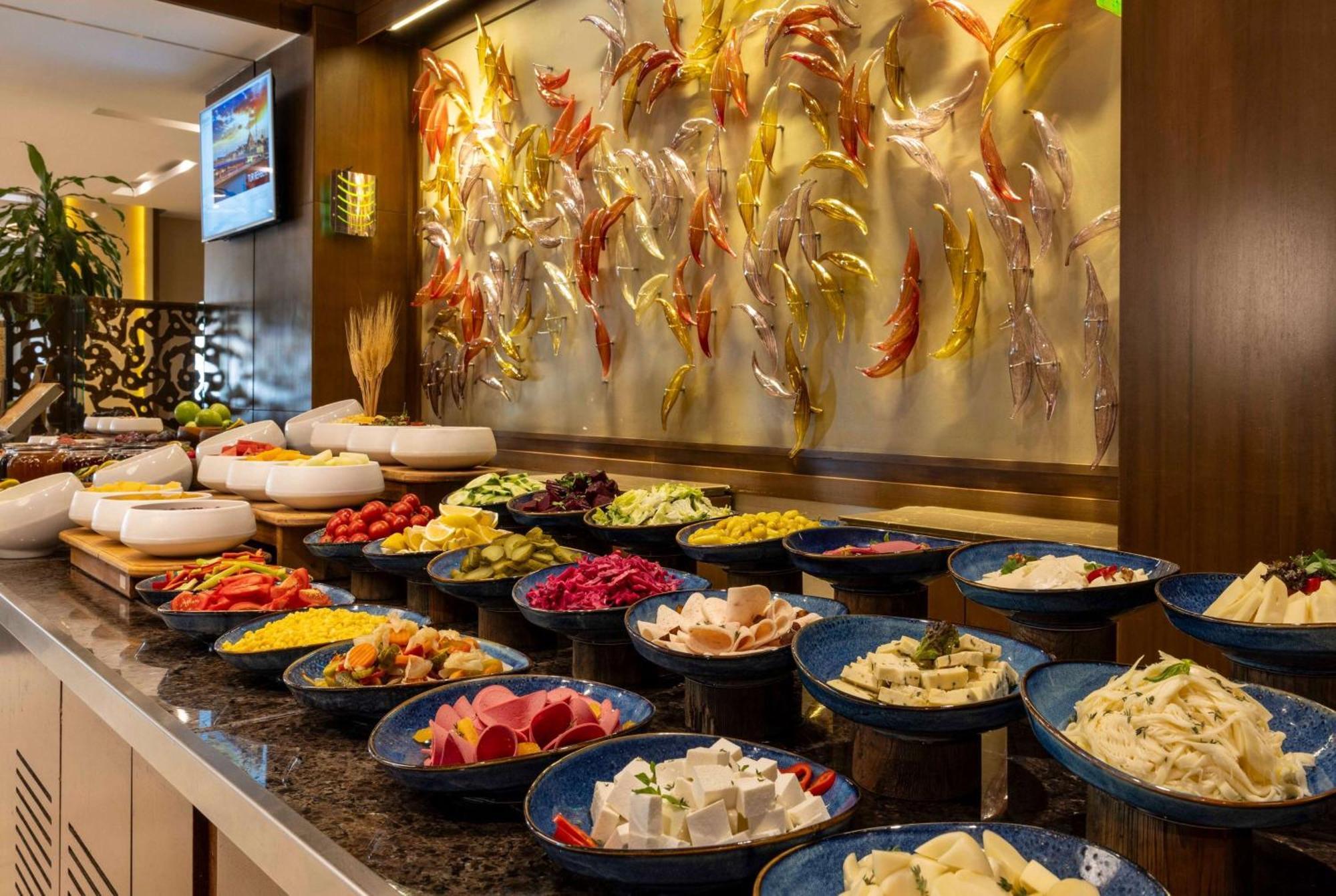 Ramada Plaza By Wyndham Istanbul Tekstilkent Hotel Екстериор снимка